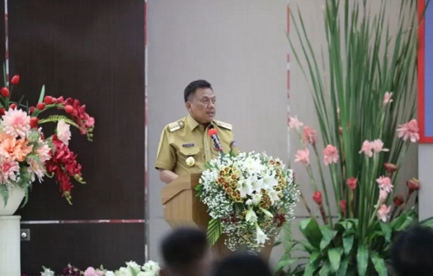 Gubernur Olly Dondokambey