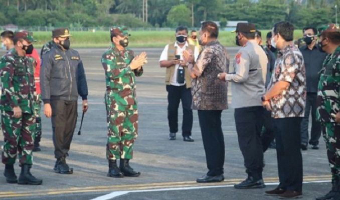Bersama Panglima TNI, Kabaharkam Polri Cek Serbuan Vaksinasi di Manado